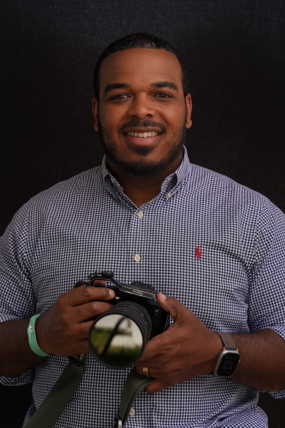 Stewart Taveras, Richmond photographer and videographer, holding a Sony mirrorless camera